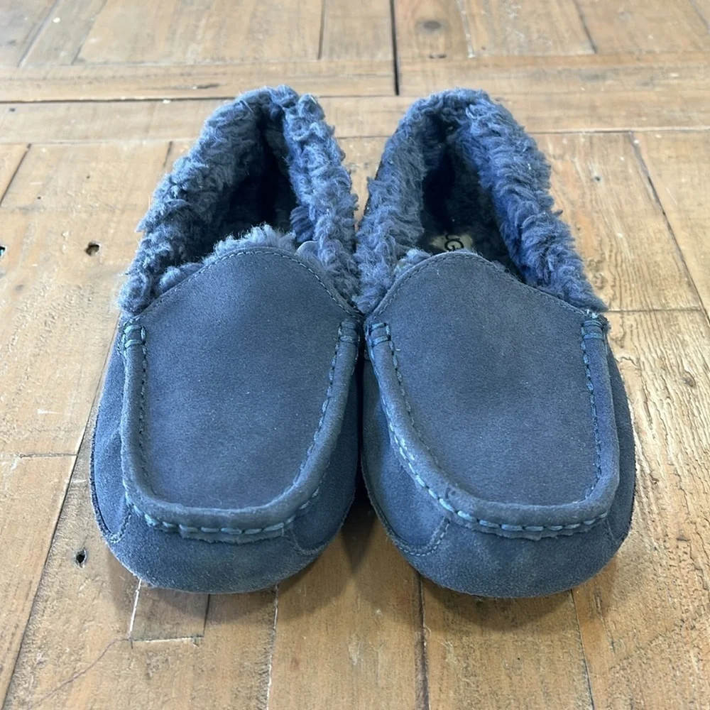 Ugg ascot navy suede slippers